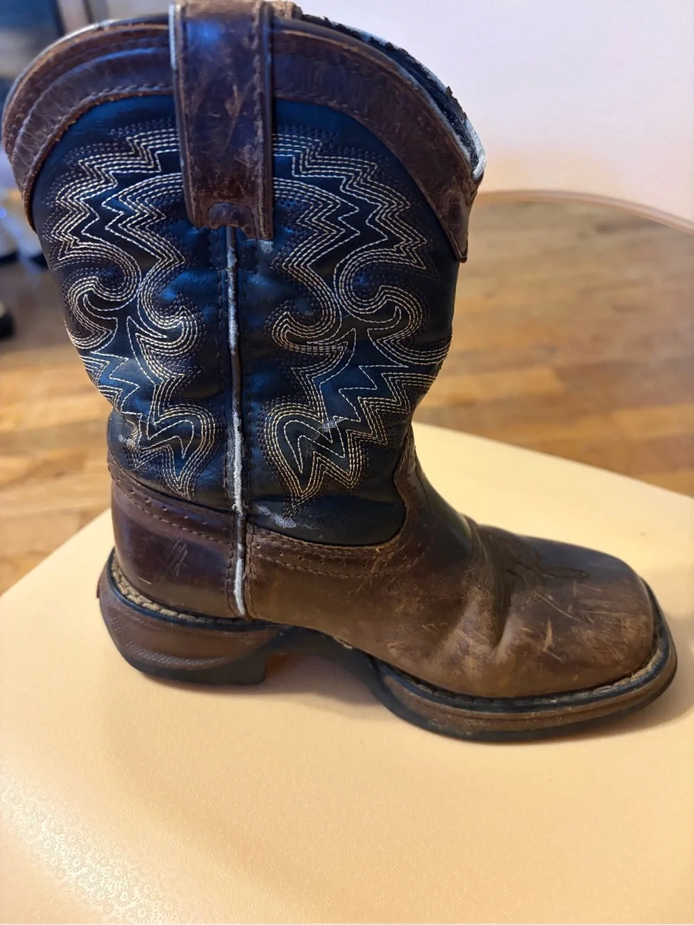 Boys 9.5c Durango Boots